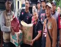 Ribka Tjiptaning Salurkan Bantuan DPP PDI Perjuangan kepada Korban Bencana Banjir di Sukabumi 