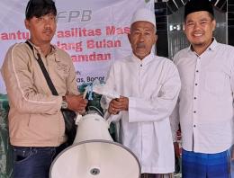 Kuatkan Spirit Kebhinekaan, Ketua FPB Beni Salurkan Bantuan Kelengkapan Rumah Ibadah Muslim    