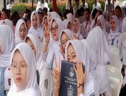 Pelepasan Siswa SMAN 1 Leuwisadeng, Meski Sederhana Asyiknya Rame-rame  
